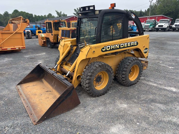 2001-john-deere-250-image-1