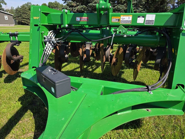 2016-john-deere-18-image-25