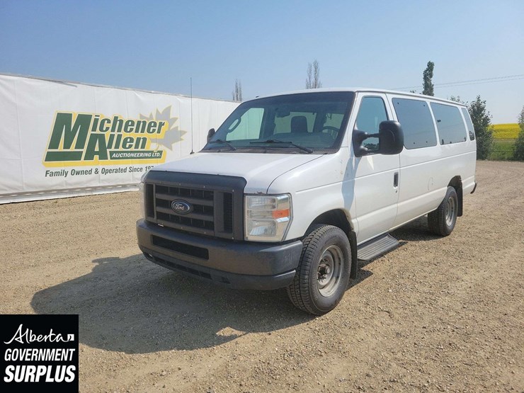 2014-ford-cargo-image-1