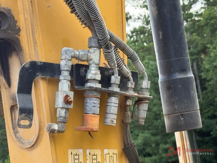 2019-caterpillar-310-image-12