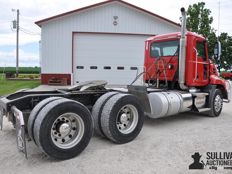 2016-mack-pinnacle-cxu613-t/a-day-cab-truck-tractor-image-5