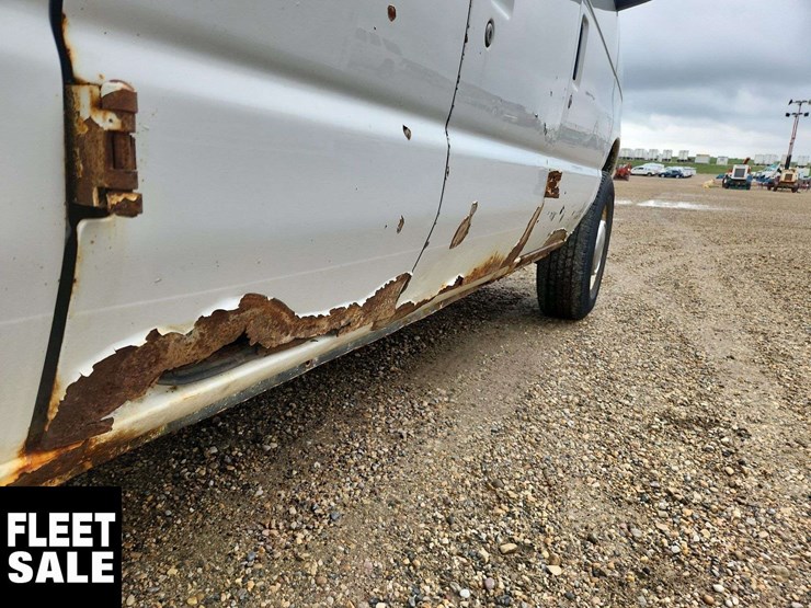 2005-ford-cargo-image-41