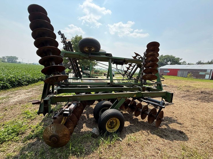 john-deere-235-image-5