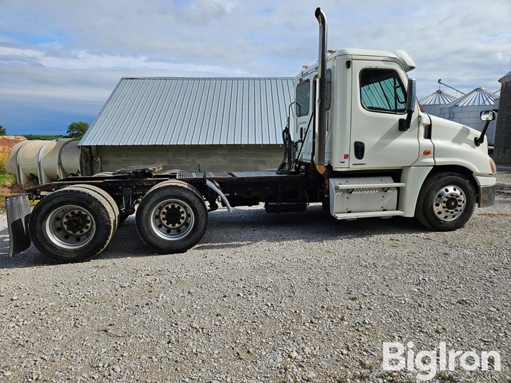 2012-freightliner-cascadia-125-image-4