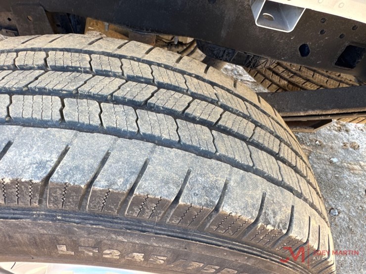 2022-ford-f250-xl-image-10