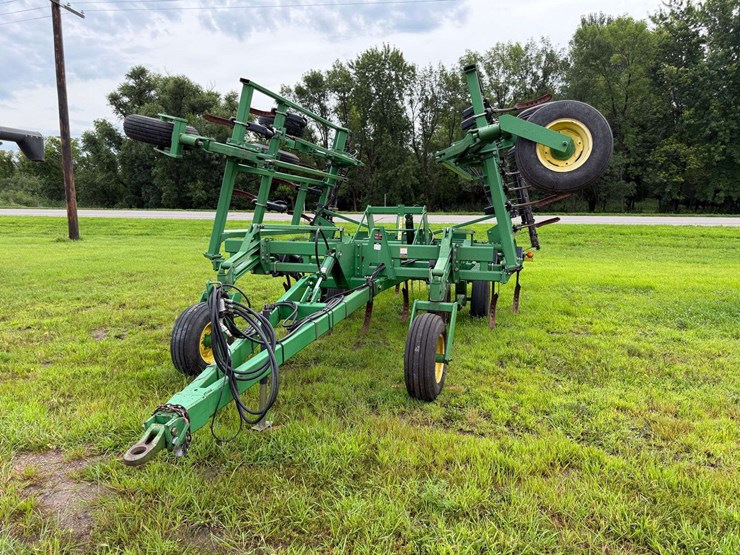 john-deere-680-image-1