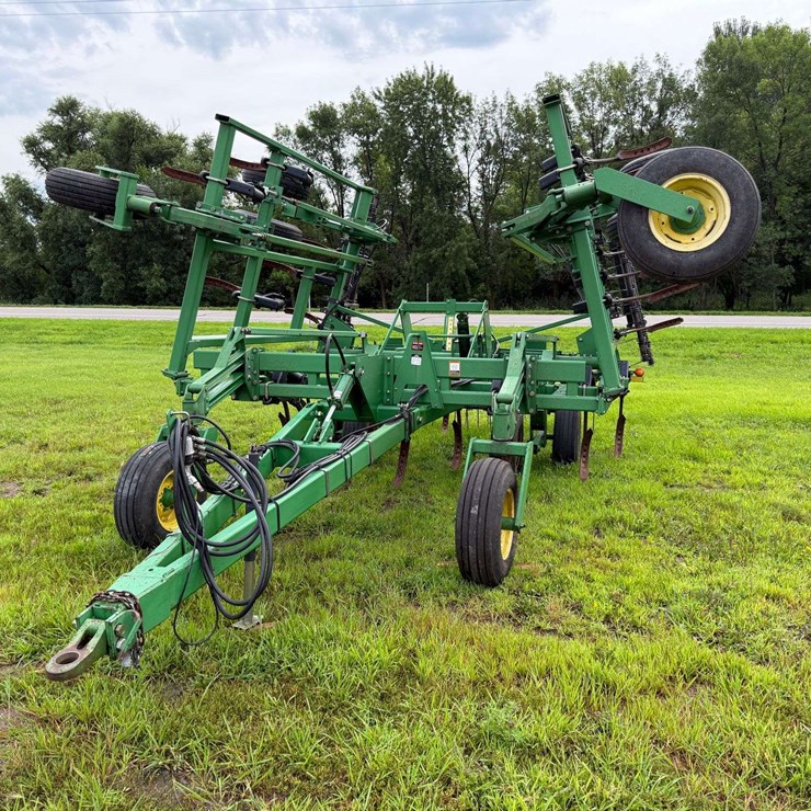 JOHN DEERE 680