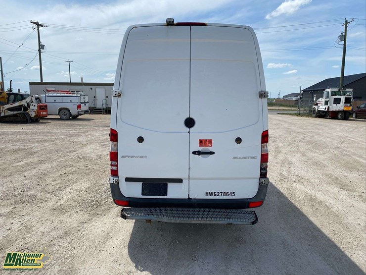 2016-mercedes-benz-sprinter-2500-image-7