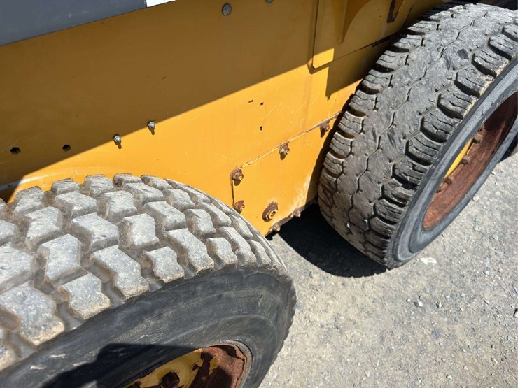 john-deere-314c-wheeled-skid-steer-image-9