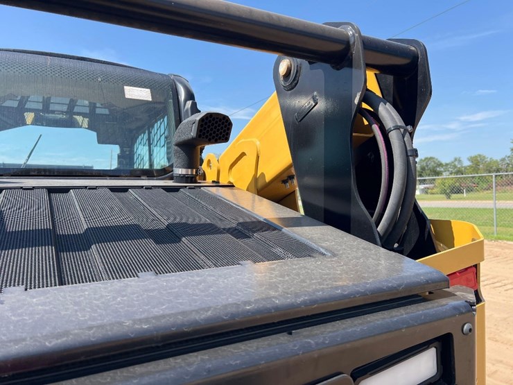 2025-caterpillar-265-skid-steer-image-23