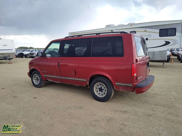 1998-gmc-safari-image-3