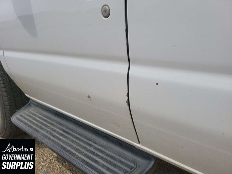 2013-ford-cargo-image-30