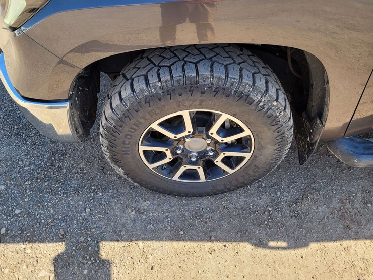 2019-toyota-tundra-sr5-image-16