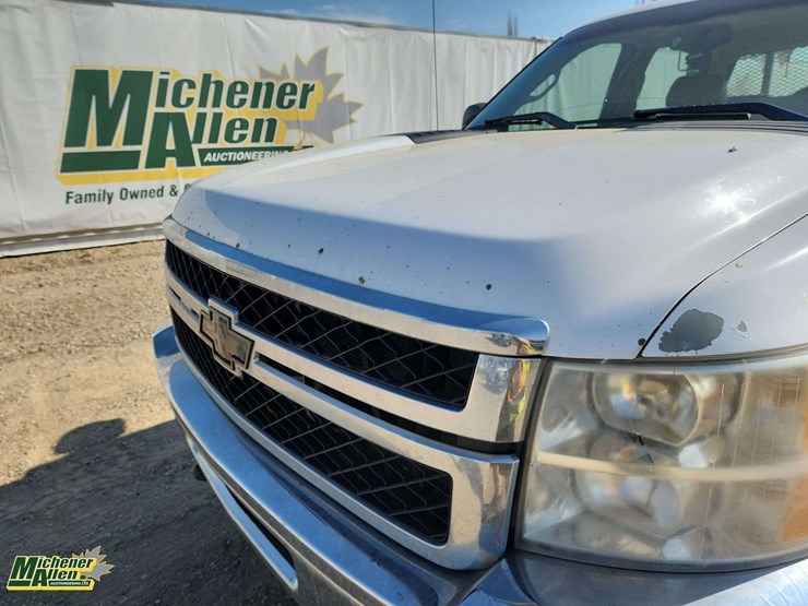 2011-chevrolet-silverado-3500hd-image-31