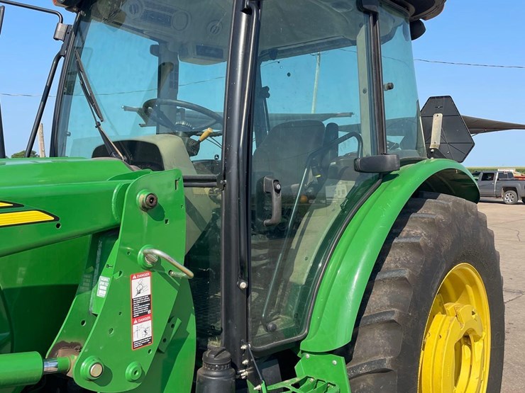 2015-john-deere-6115d-image-29