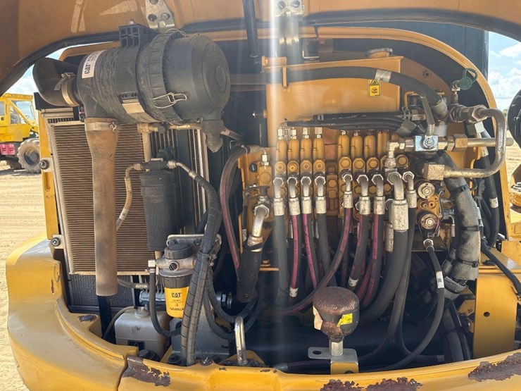2015-caterpillar-305e2-cr-image-17