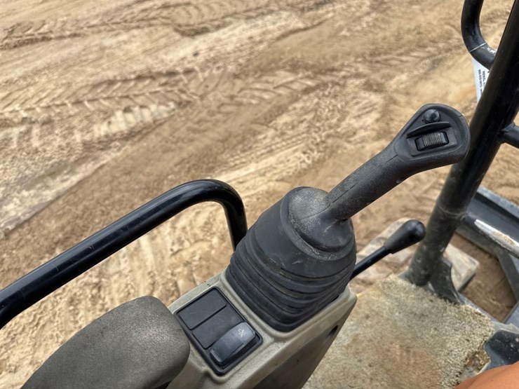 2015-caterpillar-305e2-cr-image-29