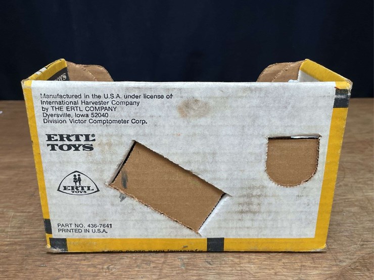 1/16-ih-cub-cadet-1650-l&g-set-nib-ertl-image-8