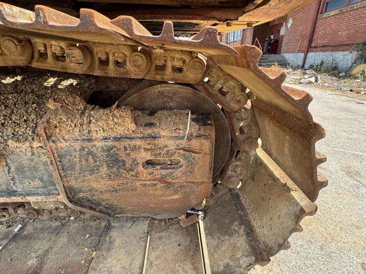 2014-deere-210g-lc-image-37