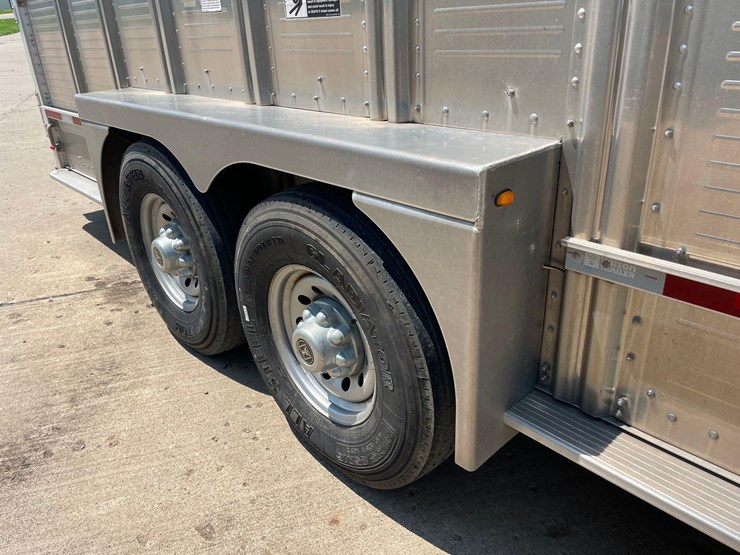2014-wilson-livestock-trailer-image-17
