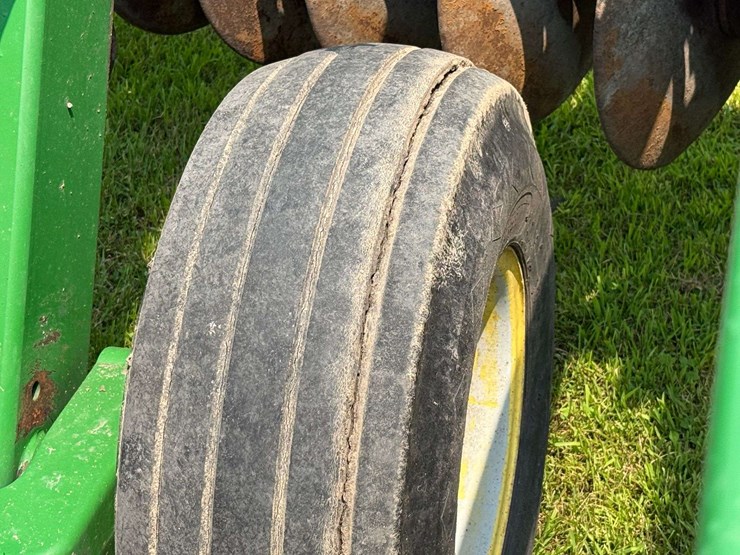 2013-john-deere-2623-image-29