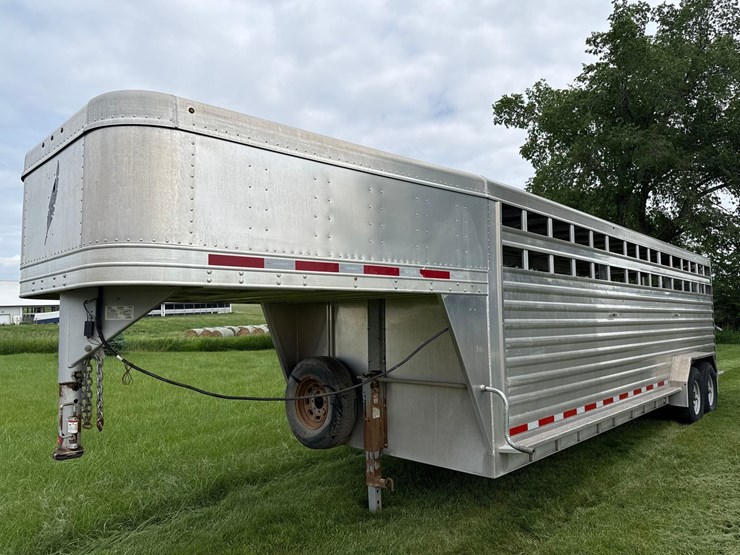 2012-featherlite-7ft-x-24ft-aluminum-gooseneck-livestock-trailer-image-1