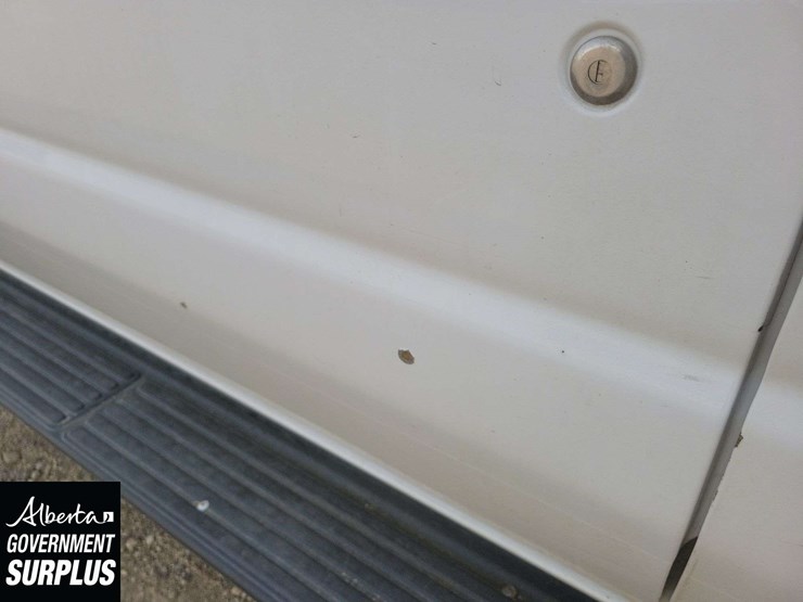 2013-ford-cargo-image-36