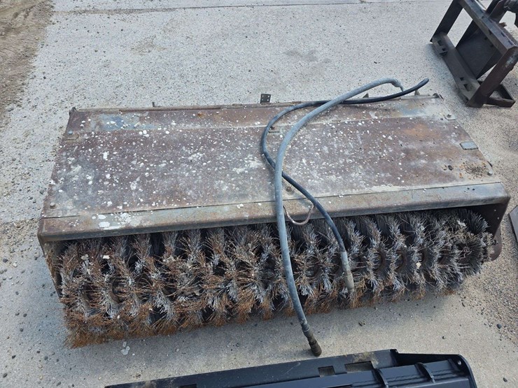 skid-loader-72”-steel-bristle-sweeper-with-flat-faced-couplers,-sn:-435401287-image-4