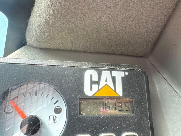 2014-caterpillar-259d-image-27