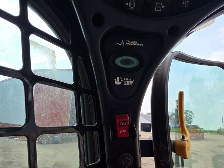 2013-bobcat-t750-image-42