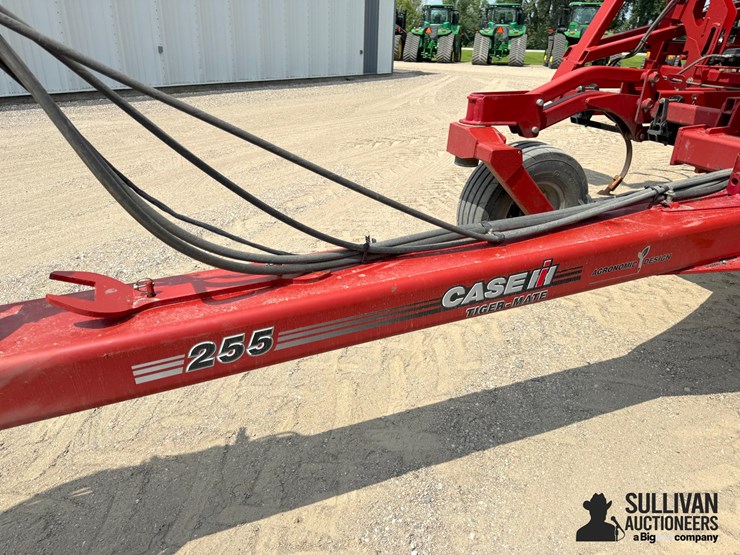 2017-case-ih-255-image-9