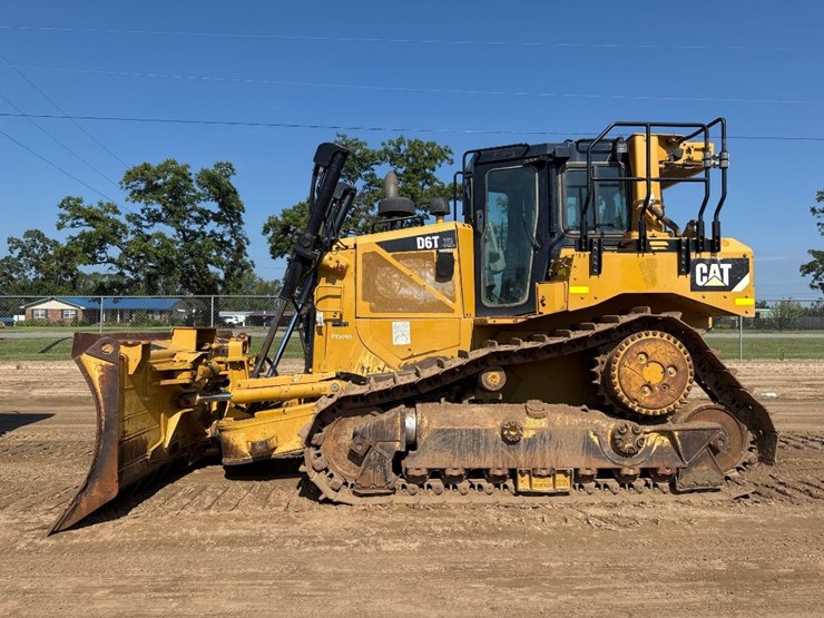caterpillar-d6t-xl-image-1