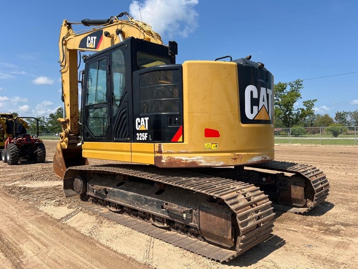 caterpillar-325fl-image-2