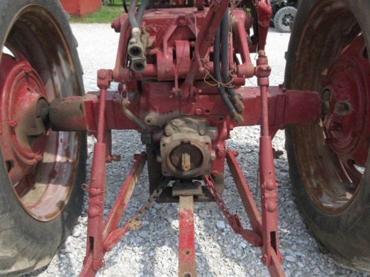 ih-farmall-504-tractor-image-11