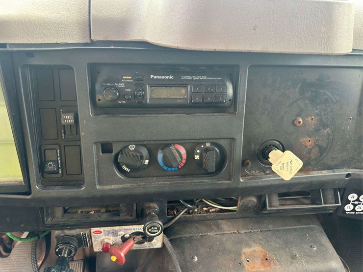1996-international-4700-image-24