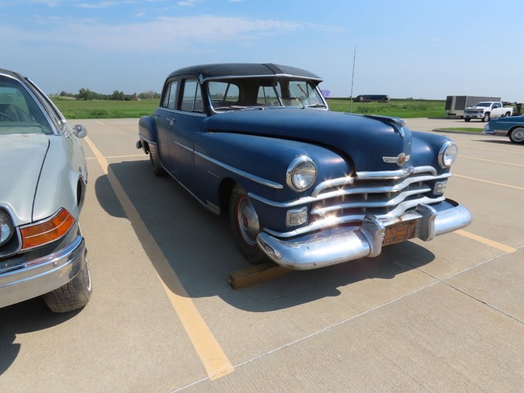 1949-chrysler-windsor-4dr-sedan-image-3
