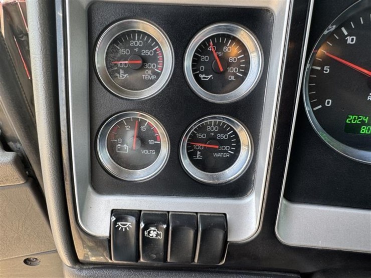 2012-kenworth-w900-image-34