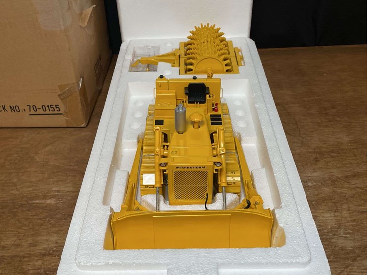 1/25-ih-td25-crawler-w/sheep's-foot-nib-1st-gear-image-5