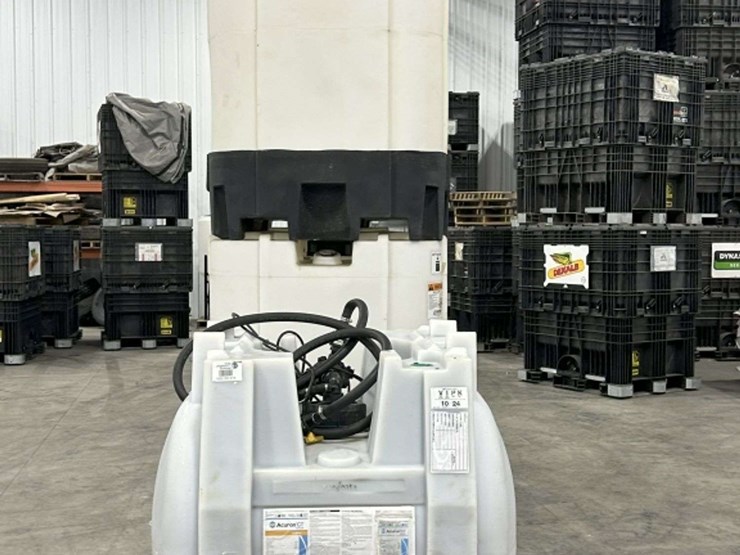 (3)-330-gallon-chemical-tanks,-cam-lock-on-bottom,-and-(1)-220-gallon-chemical-tank-with-non-working-image-2