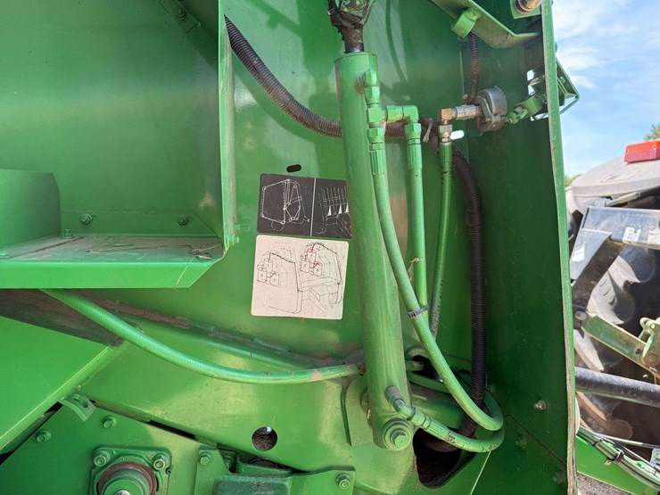 2006-john-deere-567-image-18