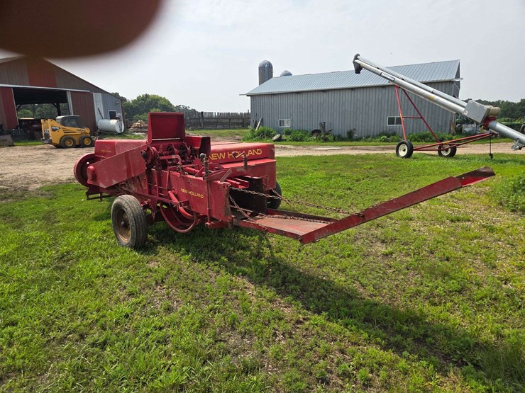 new-holland-275-image-10