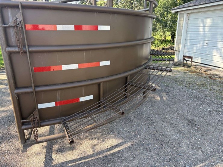 bz-welding-portable-cattle-tub/alley,-adjustable-width-alley,-slide-gates-on-both-ends-of-alley,-tub-image-25