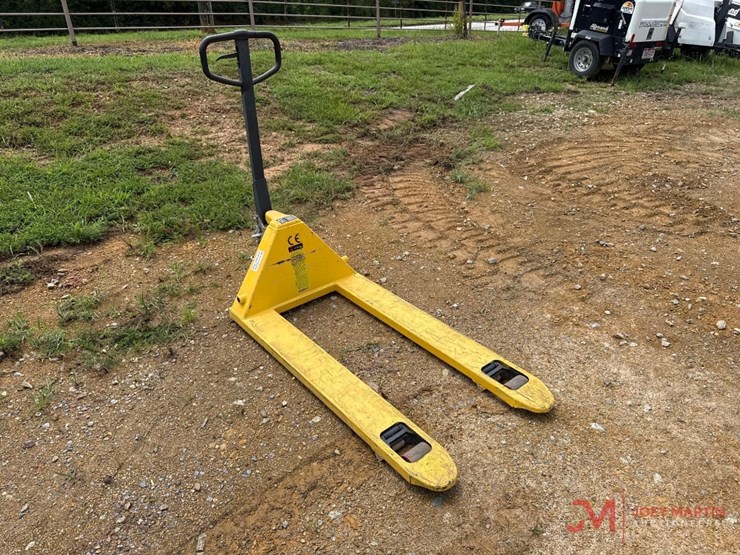 2021-ac25-pallet-jack-image-1