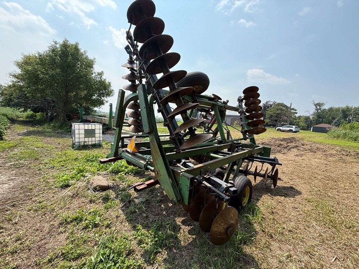 john-deere-235-image-6