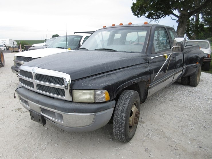1996-dodge-ram-3500-image-1