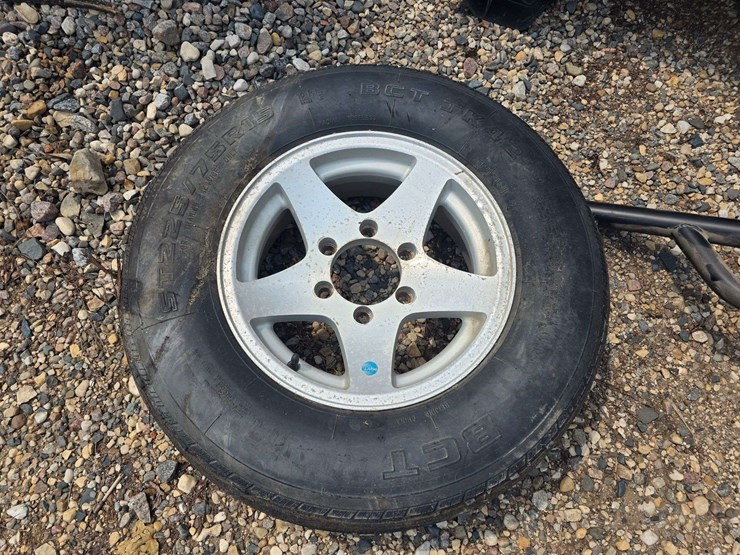 15”-tire-on-6-bolt-rim,-off-a-ice-castle-fish-house,-*needs-a-new-tire-image-3