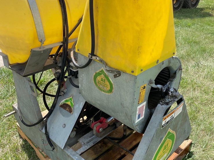 a1-55-gallon-3pt-fly-sprayer-image-16