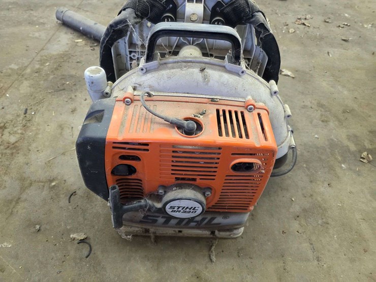 stihl-br340-backpack-blower,-runs,-but-could-use-a-tune-up-per-seller-image-3