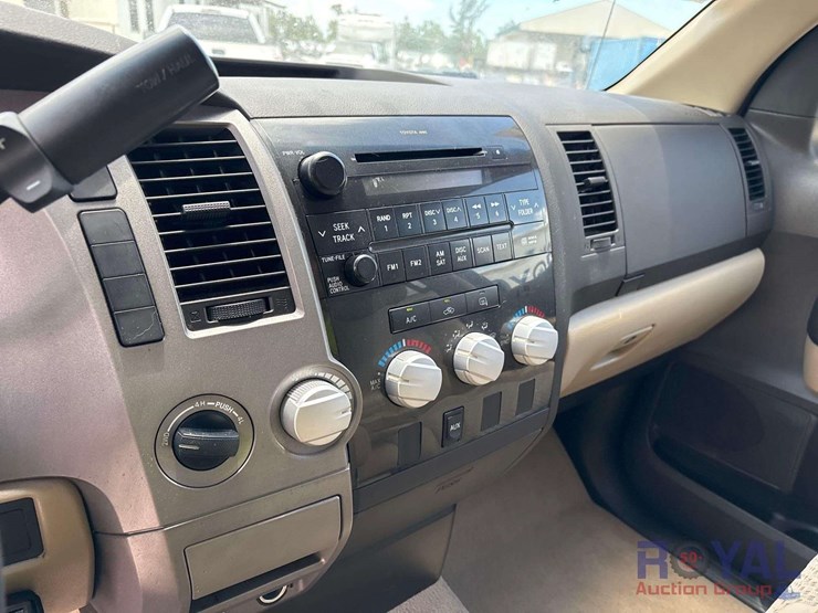 2010-toyota-tundra-image-15