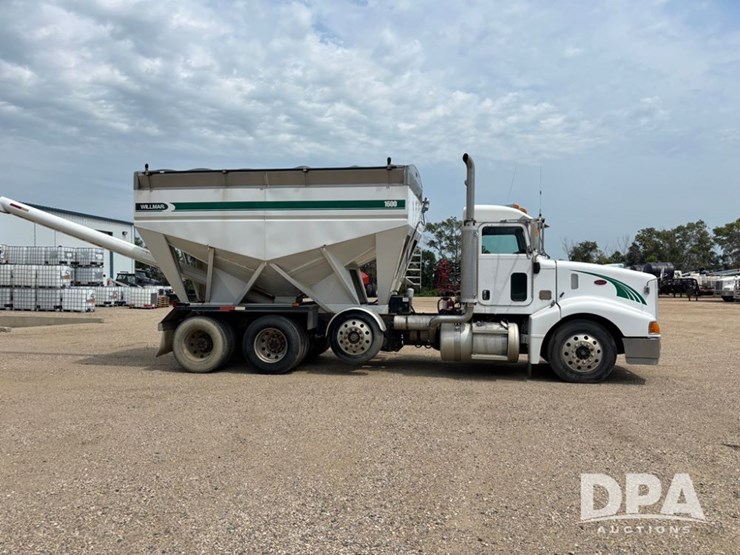 2005-peterbilt-385-image-3